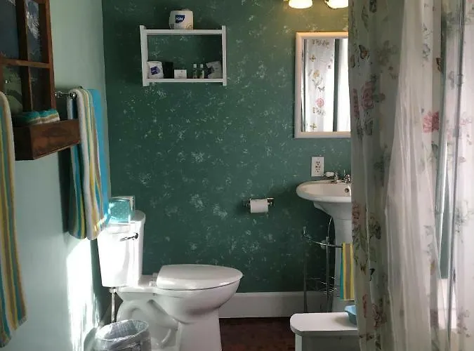 Francies Inn Отель типа "постель и завтрак"