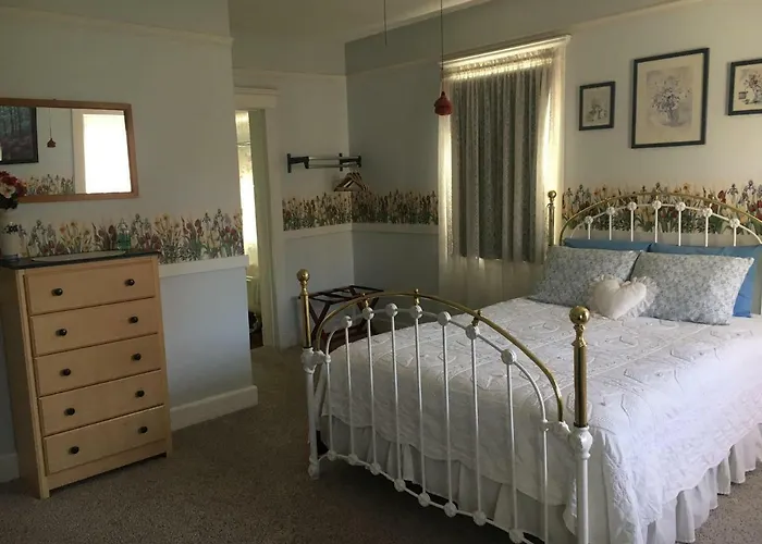 Francies Inn Отель типа "постель и завтрак"