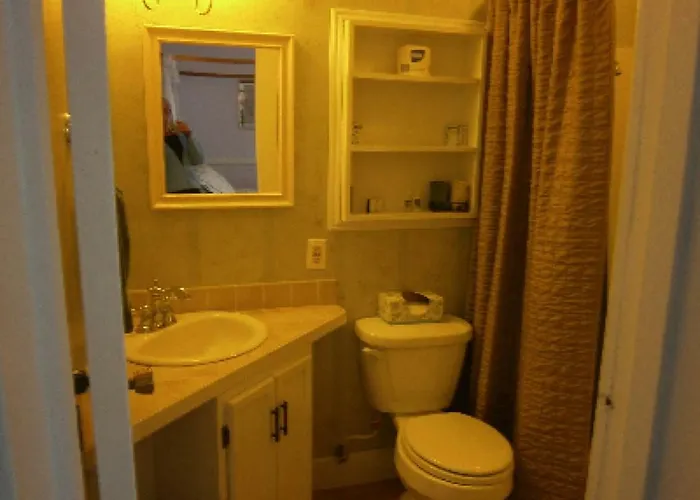 Francies Inn Отель типа "постель и завтрак" 3*